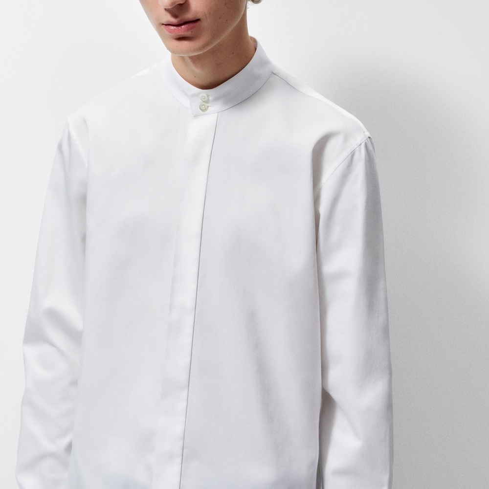 ZARA MEN BUTTON UP SHIRT - L